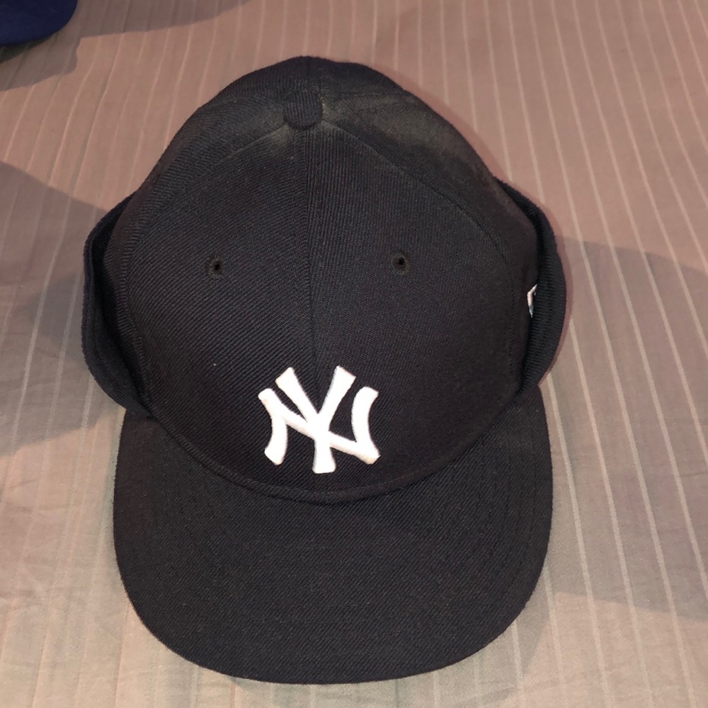 New era New York yankees winter fitted hat.